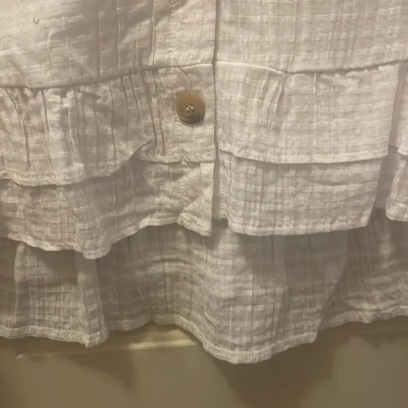 Women’s white button down blouse with ruffled edge. - Picture 3 of 4